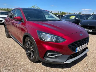 Begagnad Ford Focus Active X 120 HK (88 kW) 2020 Röd Halvkombi