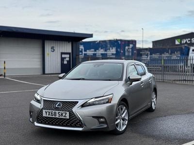 Lexus CT200h