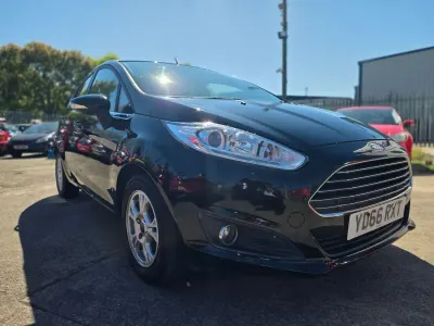 Używany Ford Fiesta Zetec 75 KM (55 kW) 2016 Czarny Hatchback