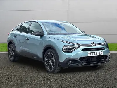 Käytetty Citroën C4 PureTech 102 HP (75 kW) 2023 Sininen Katumaasturi