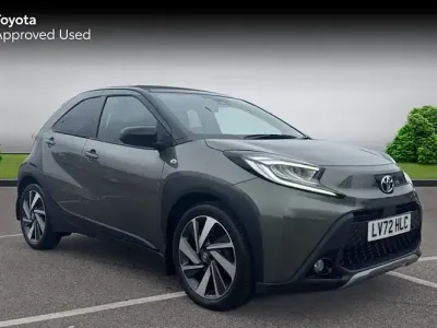 Used Toyota Aygo X 72 HP (52 kW) 2022 Cardamom green bitone SUV