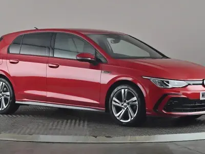 Używany VW Golf VIII R-line 150 KM (110 kW) 2024 Czerwony Hatchback