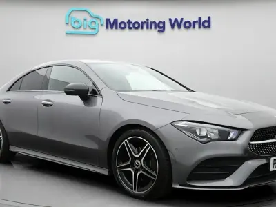 Usado Mercedes CLA180 AMG line 136 HP (100 kW) 2022 Cinzento Sedan