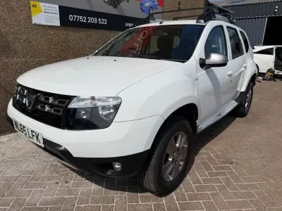 Used Dacia Duster Lauréate 110 HP (80 kW) 2015 White SUV