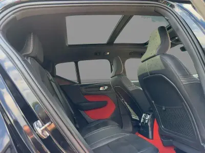 Used Volvo XC40 R-Design 262 HP (192 kW) 2020 Onyx black SUV