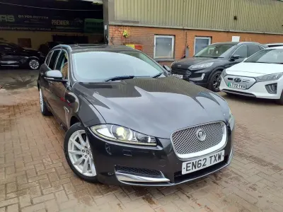 Usado Jaguar XF Sportbrake Premium Luxury 240 HP (176 kW) 2013 Cinzento Carrinha
