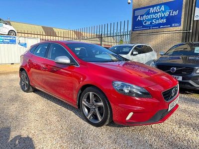Usado Volvo V40 R-Design 122 HP (89 kW) 2016 Vermelho Citadino