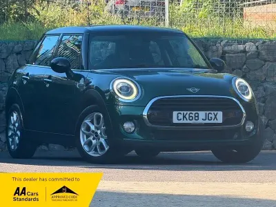 Used Mini Cooper D Hatch 2018 British racing green metallic Hatchback