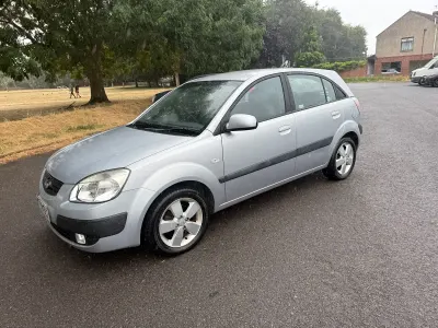 Used Kia Rio 95 HP (69 kW) 2008 Silver Hatchback