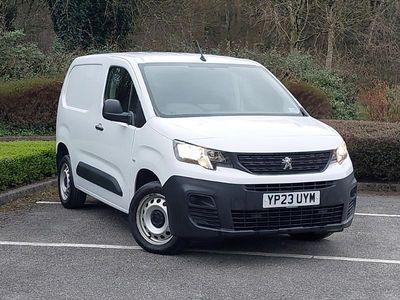 Second-hand Peugeot Partner Premium 131 CP (96 kW) 2023 Alb Monovolum