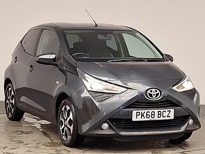 Usado Toyota Aygo X-plore 69 HP (50 kW) 2018 Cinzento Citadino