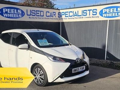 White Used 2015 Toyota Aygo X-play Hatchback | £4,975 (Fair price)