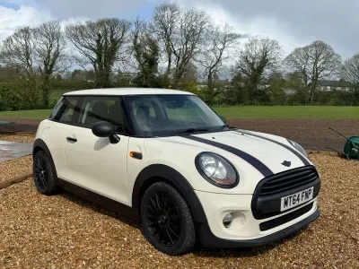 Usado Mini ONE Hatch 102 CV (75 kW) 2014 Blanco Utilitario