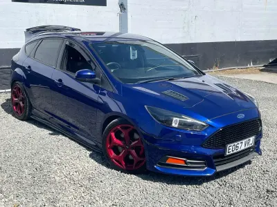 Used Ford Focus ST 250 HP (183 kW) 2017 Blue Hatchback