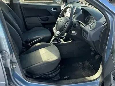Usado Ford Fiesta Zetec 75 CV (55 kW) 2007 Azul Utilitario