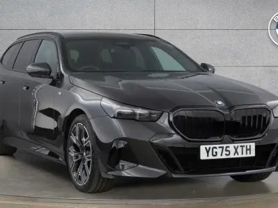Gebraucht BMW 520 M Sport 205 PS (150 kW) 2025 Grau Kombi
