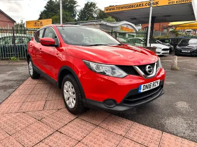 Used Nissan Qashqai Visia 115 HP (84 kW) 2016 Red SUV