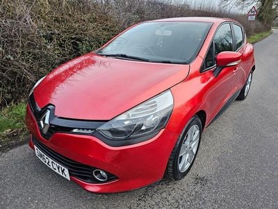 Used Renault Clio IV Expression+ 75 HP (55 kW) 2013 Red Hatchback
