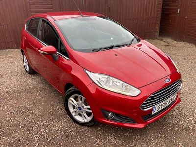 Used Ford Fiesta Zetec 75 HP (55 kW) 2016 Red Hatchback