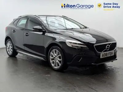 Usado Volvo V40 Pro 2018 Negro Utilitario