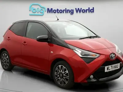 Usado Toyota Aygo X-clusiv 72 HP (52 kW) 2021 Vermelho Citadino