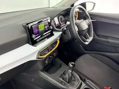 Usado Seat Ibiza SE 79 CV (58 kW) 2022 Negro Utilitario