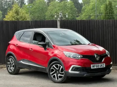 Used Renault Captur Iconic 90 HP (66 kW) 2018 Red/black SUV