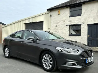 Begagnad Ford Mondeo Zetec 120 HK (88 kW) 2016 Grå Halvkombi