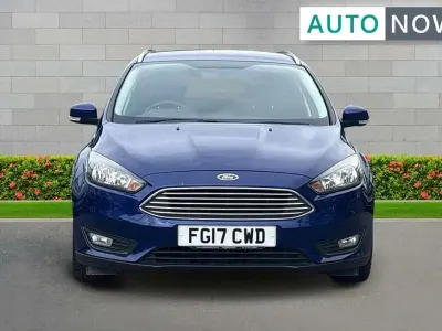 Begagnad Ford Focus Zetec 123 HK (90 kW) 2017 Blå Kombi