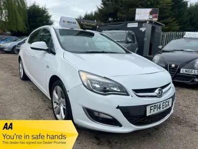 Used Vauxhall Astra SRi 2014 White Hatchback