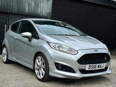 Used Ford Fiesta Zetec 125 HP (91 kW) 2016 Silver Hatchback