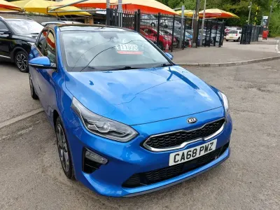Usado Kia Ceed First Edition 140 CV (102 kW) 2018 Azul Utilitario