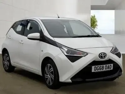 Used Toyota Aygo X-play 2018 White Hatchback