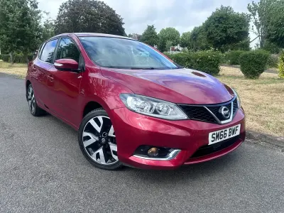 Used Nissan Pulsar Tekna 115 HP (84 kW) 2016 Red Hatchback