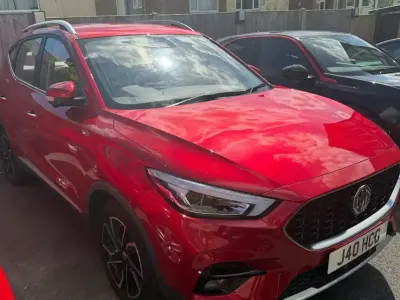 Używany MG ZS Exclusive 106 KM (77 kW) 2022 Czerwony SUV