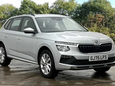 Used Skoda Kamiq SE 70 HP (51 kW) 2025 Brilliant silver metallic SUV