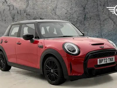 Używany Mini Cooper S Exclusive 176 KM (129 kW) 2023 Czerwony Hatchback