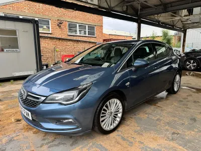 Used Vauxhall Astra Elite 160 HP (117 kW) 2017 Blue Hatchback