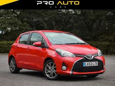 Used Toyota Yaris 99 HP (72 kW) 2014 Red Hatchback