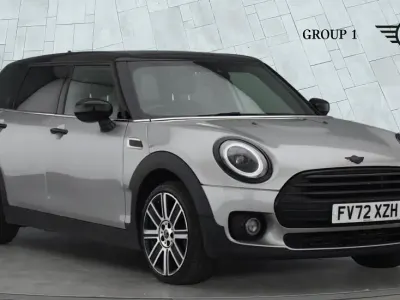 Usado Mini Cooper Clubman Exclusive 136 CV (100 kW) 2022 Plateado Familiar