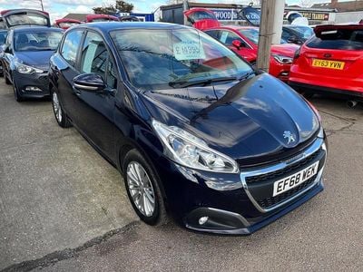 Used Peugeot 208 Signature Sky 82 HP (60 kW) 2019 Blue Hatchback
