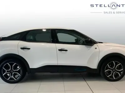 Używany Citroën e-C4 98 kW (134 KM) 2022 Biały Hatchback