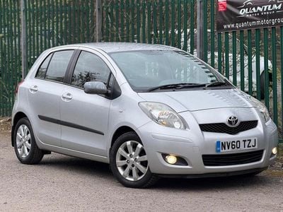 Używany Toyota Yaris 2011 Srebrny Hatchback