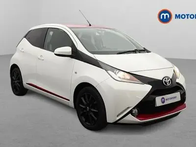 Used Toyota Aygo x-press 69 HP (50 kW) 2018 White Hatchback