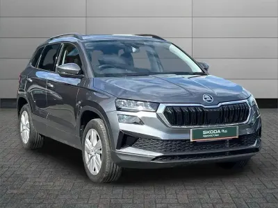 Usado Skoda Karoq SE Drive 147 CV (108 kW) 2025 Gris SUV