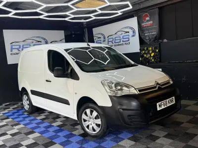 Used Citroën Berlingo 100 HP (73 kW) 2018 White MPV