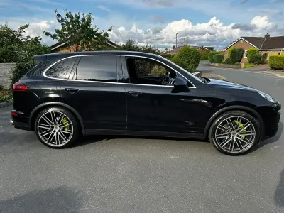 Usado Porsche Cayenne S E-Hybrid 2015 Preto SUV