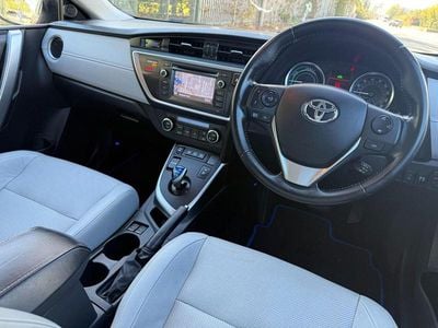 Toyota Auris Hybrid