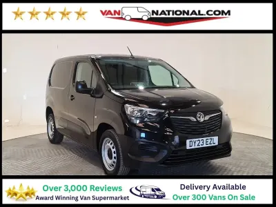 Usado Vauxhall Combo 100 HP (73 kW) 2023 Preto Monovolume