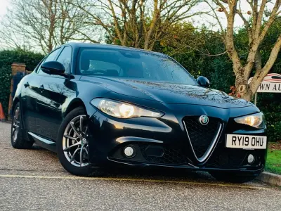 Begagnad Alfa Romeo Giulia Super 180 HK (132 kW) 2019 Svart Sedan